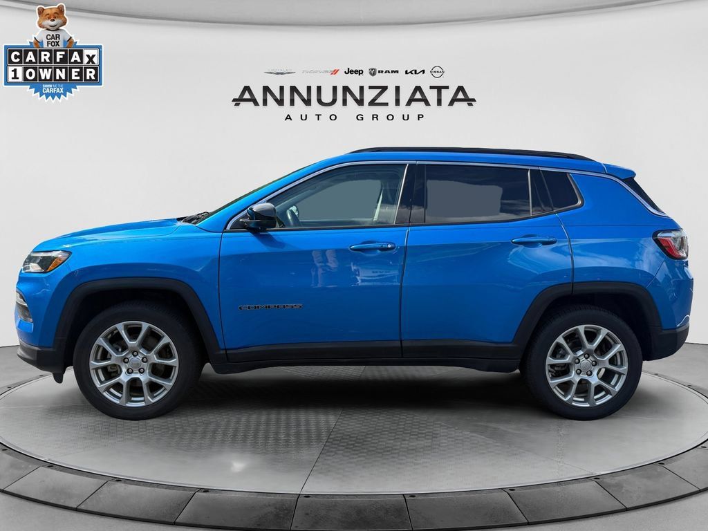 Used 2022 Jeep Compass Latitude w/ Sun and Sound Group AWD/4WD image 2
