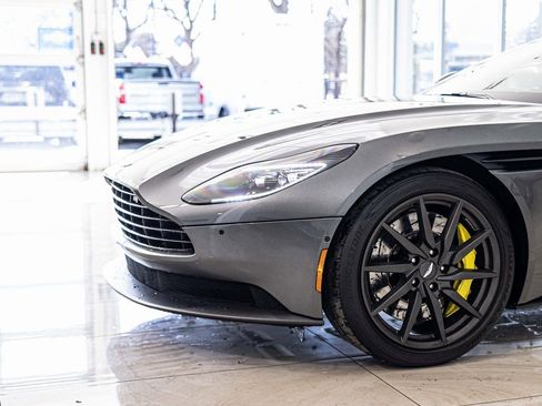 Used 2020 Aston Martin DB11 Coupe image 4