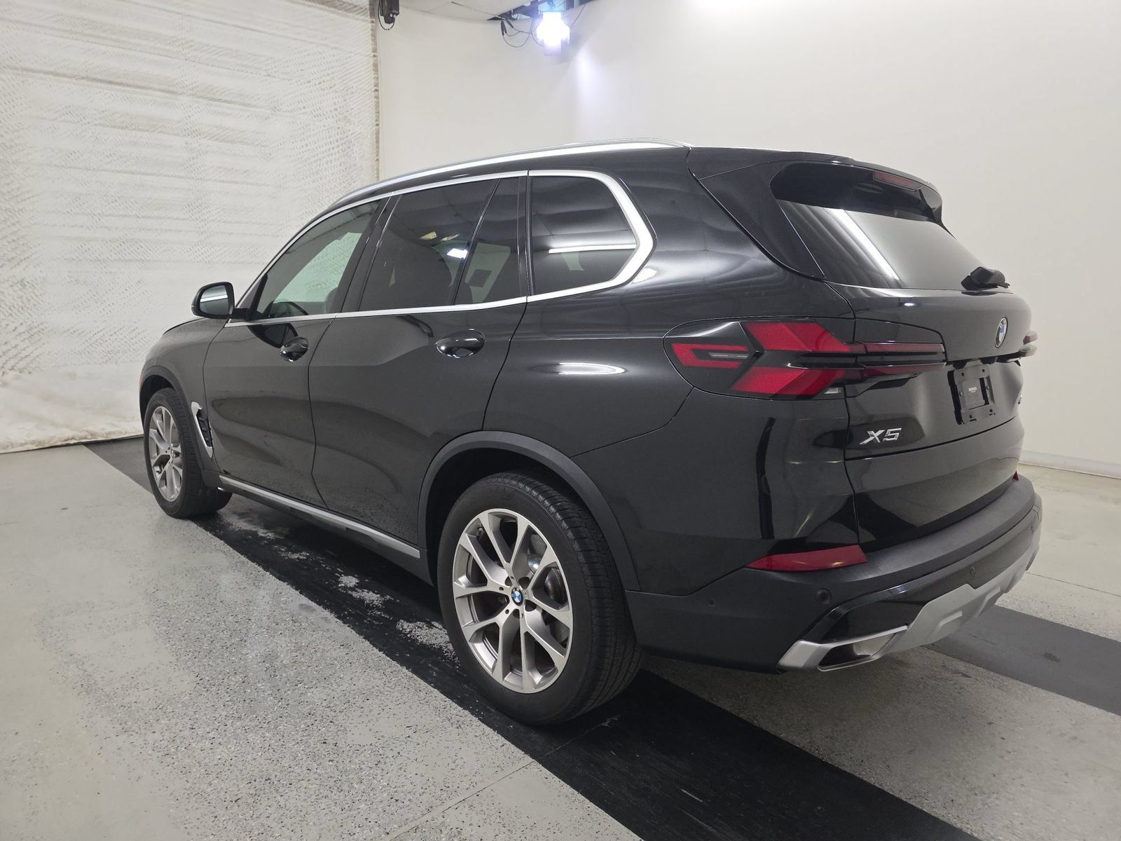 Used 2024 BMW X5 sDrive40i w/ Parking Assistance Package RWD image 8