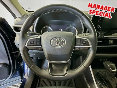 Used 2022 Toyota Highlander XLE AWD/4WD image 13