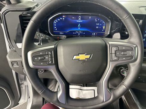 Used 2025 Chevrolet Silverado 1500 LT w/ Leather Package AWD/4WD image 6