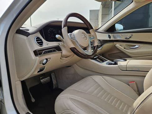 Used 2019 Mercedes-Benz S 560 Sedan image 2