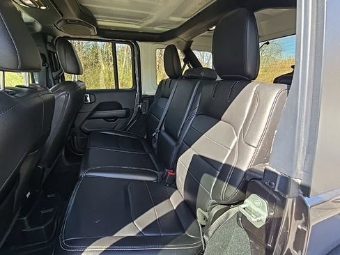 Used 2023 Jeep Wrangler Unlimited Sahara w/ Cold Weather Group image 17