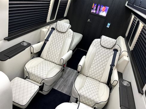 Used 2022 Mercedes-Benz Sprinter 3500 image 9