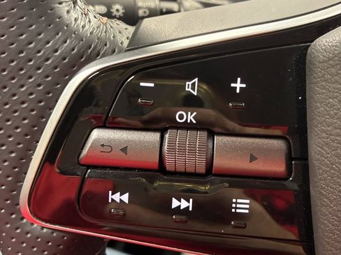 Used 2023 Nissan Ariya FWD image 14