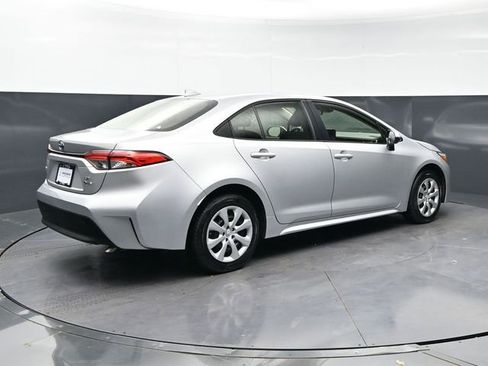 Used 2025 Toyota Corolla LE FWD image 5