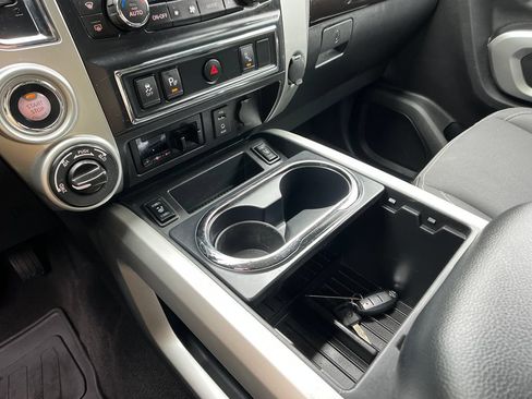 Used 2018 Nissan Titan SV w/ SV Convenience Package AWD/4WD image 20