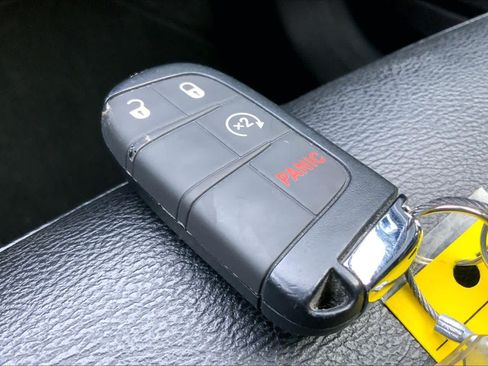 Used 2025 Jeep Compass Limited AWD/4WD image 15