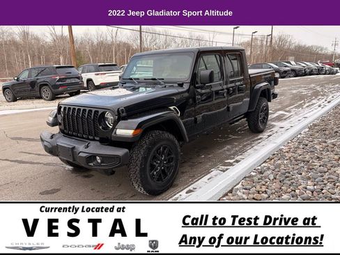 Used 2022 Jeep Gladiator Sport image 2