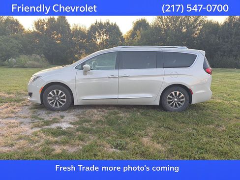 Used 2019 Chrysler Pacifica Touring-L Plus w/ Advanced Safetytec Group FWD image 1