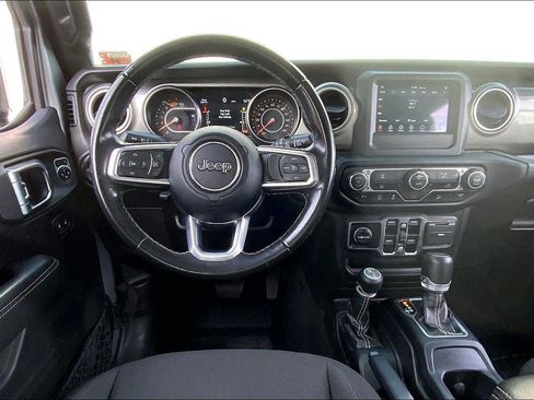 Used 2019 Jeep Wrangler Unlimited Sahara image 5