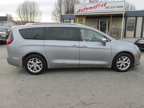 Used 2020 Chrysler Pacifica Limited image 4