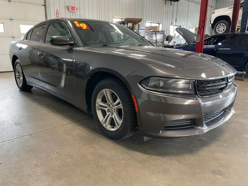 Used 2019 Dodge Charger SXT RWD image 5