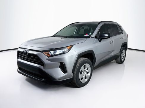 Used 2021 Toyota RAV4 LE FWD image 4