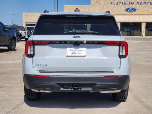New 2026 Ford Explorer Active RWD image 8