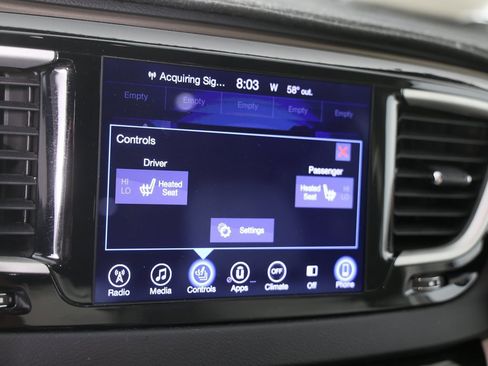 Used 2017 Chrysler Pacifica Touring-L image 7