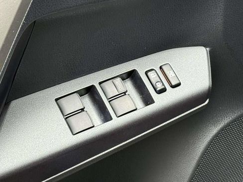 Used 2018 Toyota RAV4 XLE FWD image 10