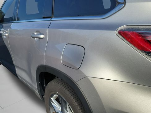 Used 2014 Toyota Highlander Limited FWD image 22