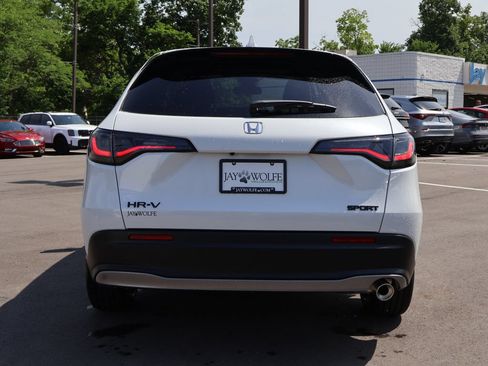 New 2027 Honda HR-V Sport image 4