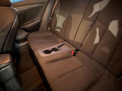 Used 2016 Hyundai Veloster image 10