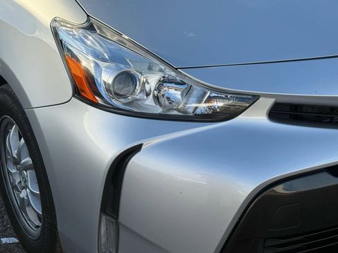 Used 2017 Toyota Prius V Three image 19