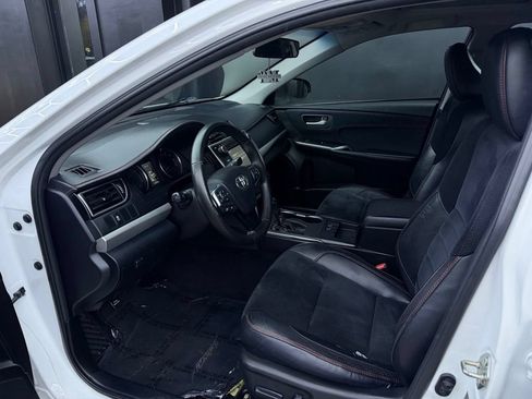 Used 2016 Toyota Camry XSE w/ Moonroof Package FWD image 5