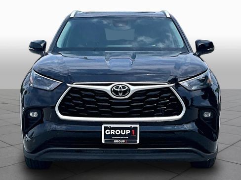 Used 2023 Toyota Highlander XLE AWD/4WD image 4