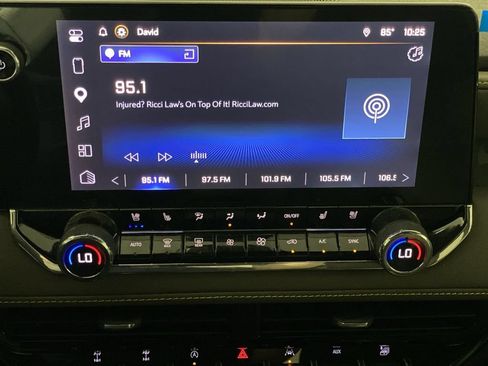 Used 2025 Chevrolet Colorado ZR2 w/ Technology Package AWD/4WD image 12