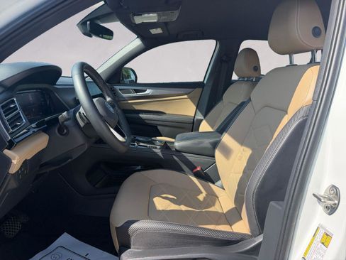 Used 2024 Volkswagen Atlas Cross Sport SE image 9