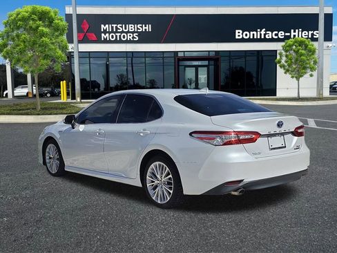 Used 2020 Toyota Camry XLE FWD image 3
