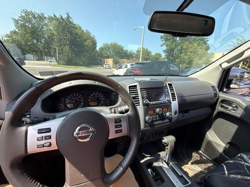 Used 2016 Nissan Frontier SV w/ SV Value Truck Package AWD/4WD image 11