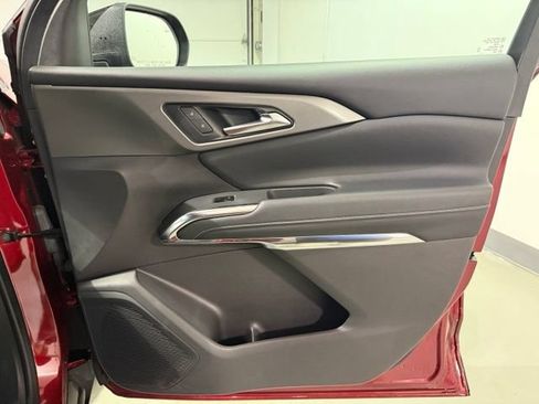 Certified 2026 Chevrolet Traverse LT FWD image 29