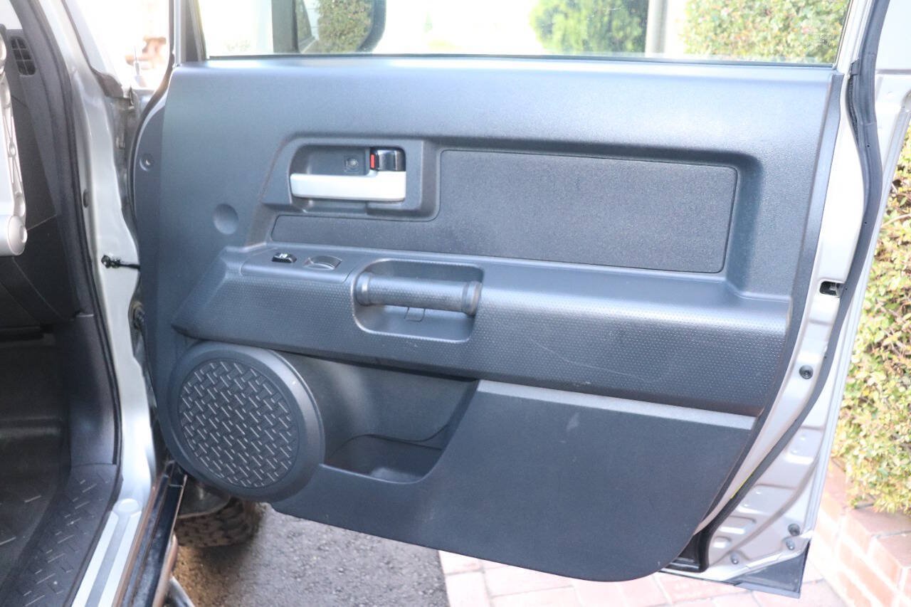 Used 2010 Toyota FJ Cruiser 4WD w/ Convenience Pkg image 26