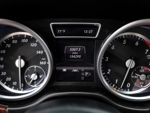 Used 2013 Mercedes-Benz GL 550 4MATIC image 35
