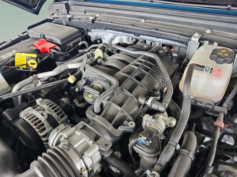 Used 2025 Jeep Gladiator Sport AWD/4WD image 21