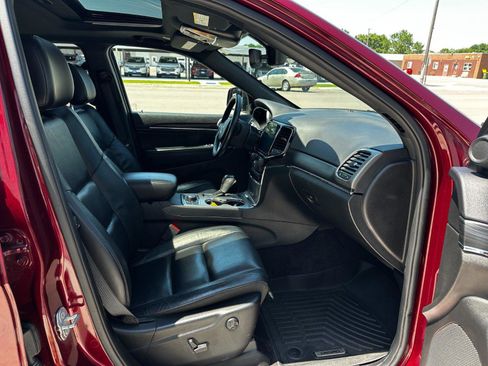 Used 2019 Jeep Grand Cherokee Limited image 22
