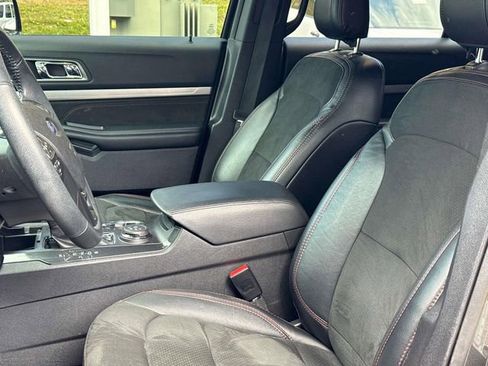 Used 2019 Ford Explorer XLT w/ Equipment Group 202A AWD/4WD image 10