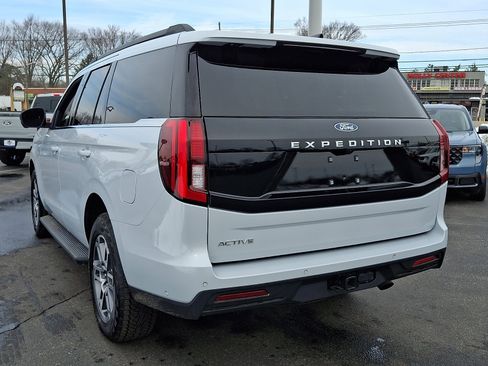 Used 2025 Ford Expedition Active image 4
