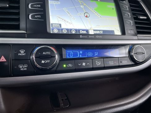 Used 2017 Toyota Highlander XLE image 18