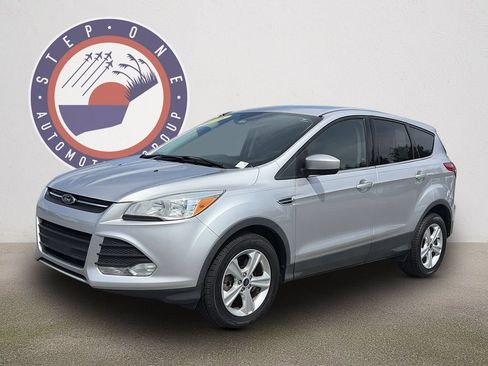 Used 2016 Ford Escape SE FWD image 2