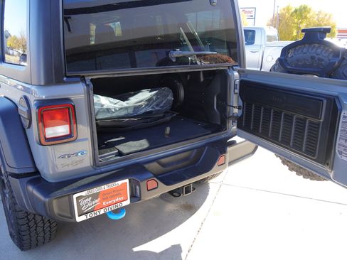 Used 2023 Jeep Wrangler Unlimited image 16