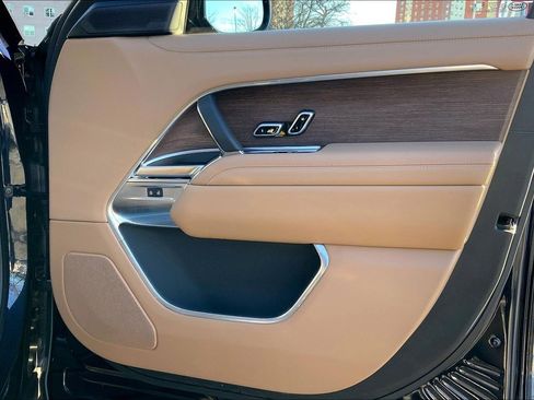 Used 2025 Land Rover Range Rover SE image 22