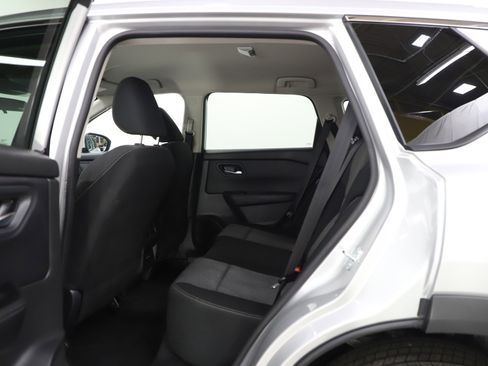 Used 2025 Nissan Rogue SV image 18