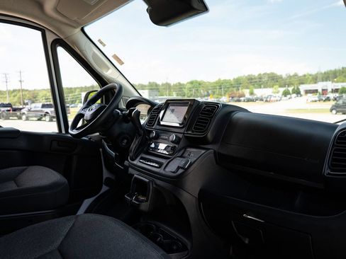 Used 2025 RAM ProMaster 2500 w/ Convenience Group FWD image 18