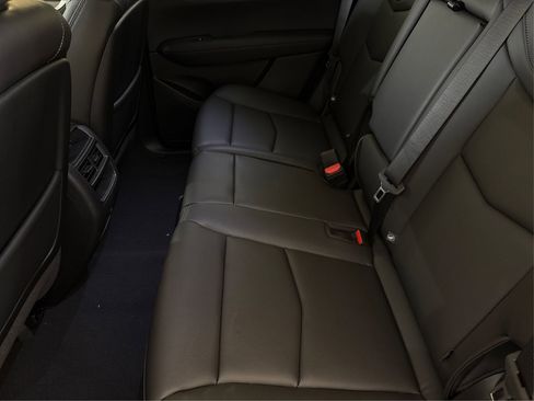 New 2025 Cadillac XT5 Luxury image 10