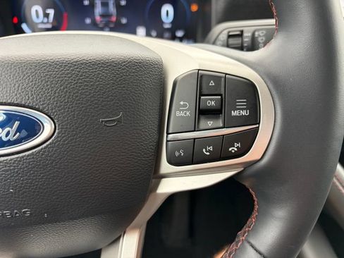 Used 2025 Ford Explorer Active w/ Active Comfort Package RWD image 23