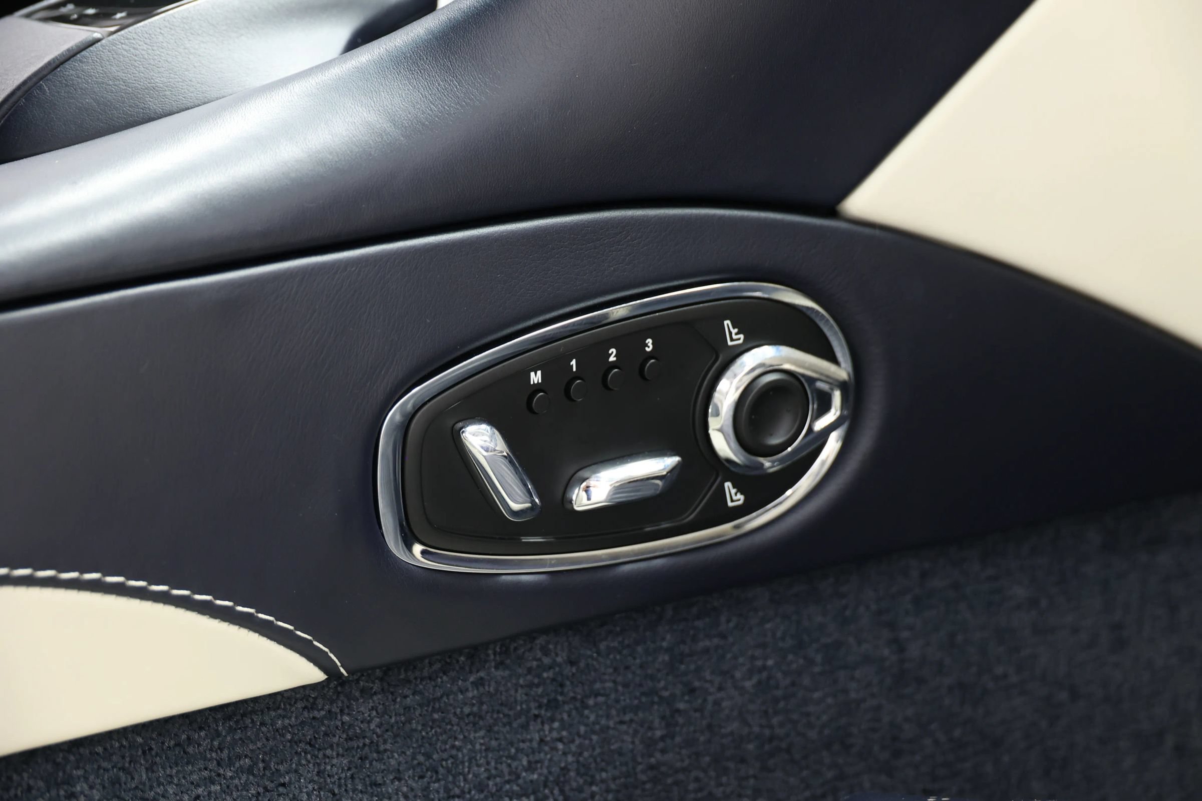 Used 2019 Aston Martin DB11 Coupe RWD image 87