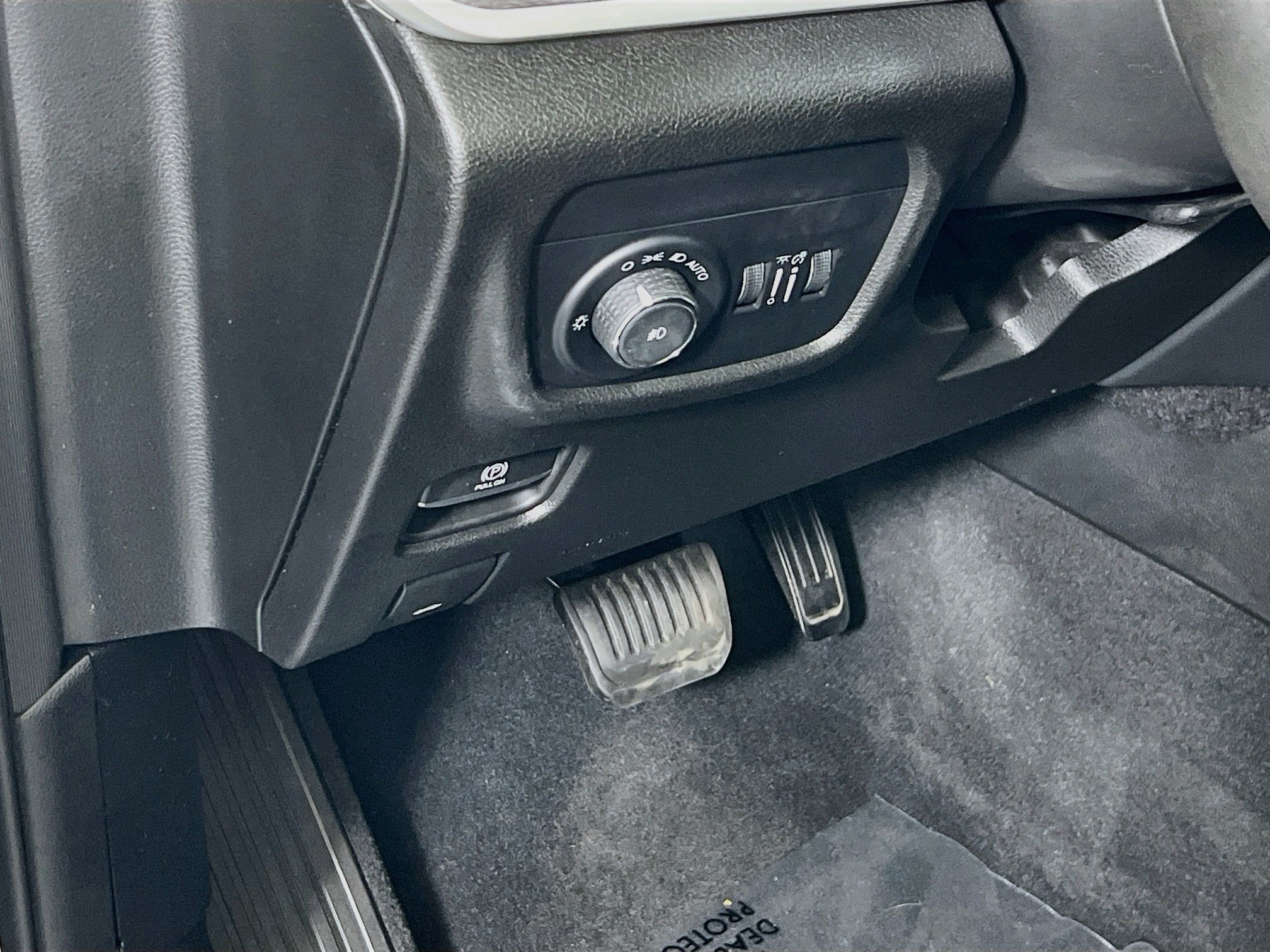 Used 2023 Jeep Grand Cherokee Limited AWD/4WD image 10