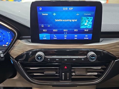 Used 2020 Ford Escape Titanium AWD/4WD image 14