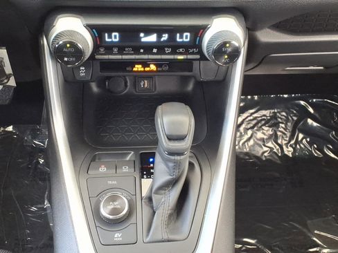 Used 2023 Toyota RAV4 LE AWD/4WD image 24